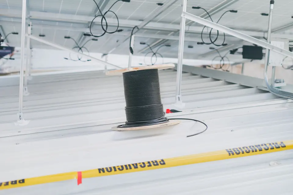 Cable reel and wiring equipment on a rooftop installation